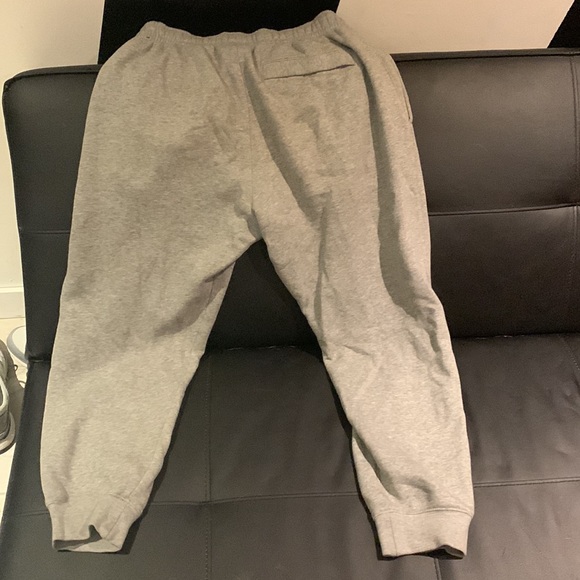 Nike sweatpants - Picture 2 of 3